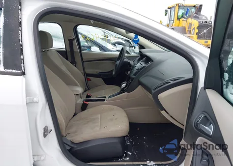 2016 Ford Focus Se z USA, uszkodzony, nr VIN 1FADP3F25GL219249